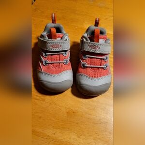 Toddler Keen hiking shoes